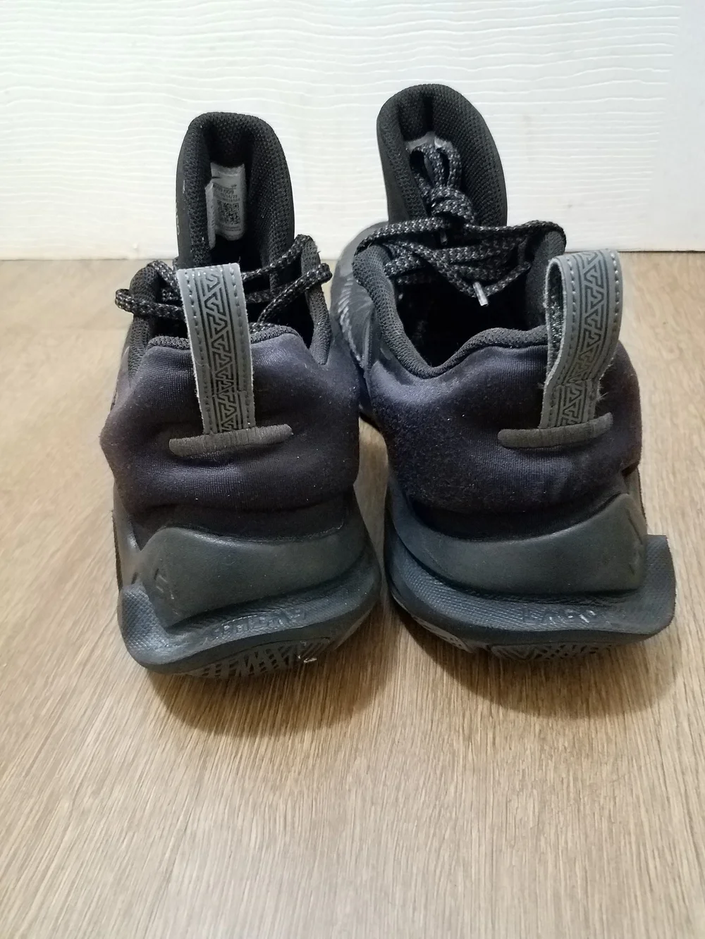 Nike Giannis Antetokounmpo mens shoes size 13